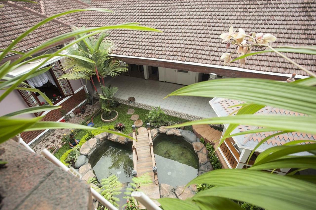 Huis Van Gustafine Floor 1 Villa Malang Exterior photo